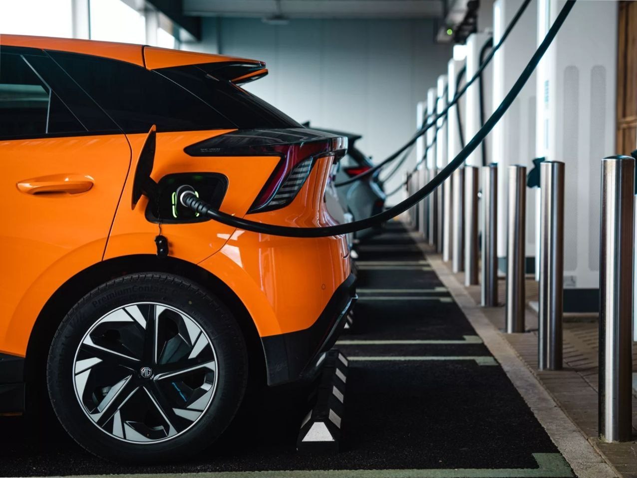 هیبریدی یا برقی؛ مسیر آینده خودروسازی جهان