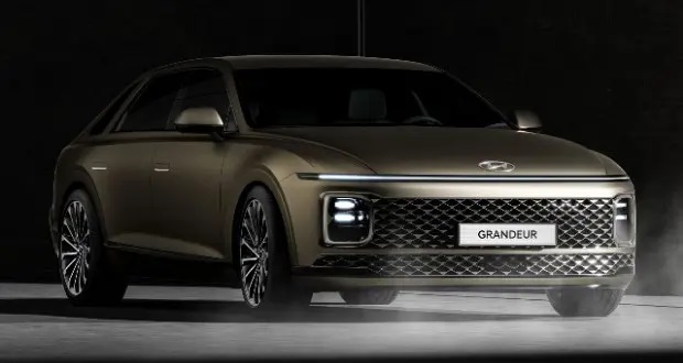 نمایش هیوندای آزرا گرنجور ۲۰۲۵ در نمایشگاه خودرو تبریز